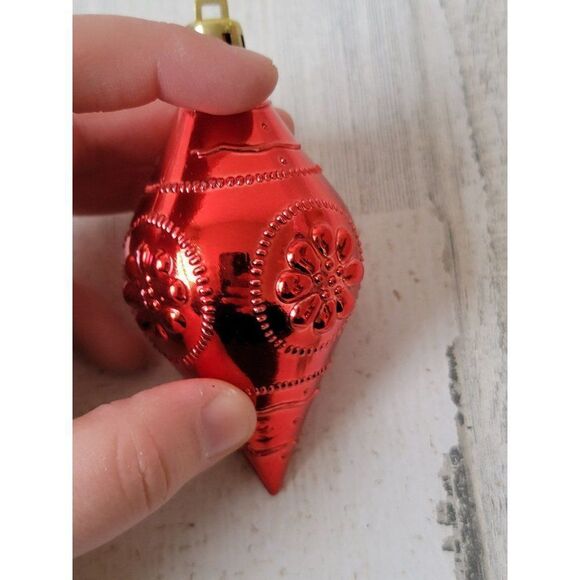 Red pointed abstract flower ornament Xmas decor - Picture 2 of 5